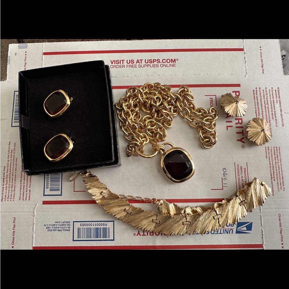 Necklace brooch